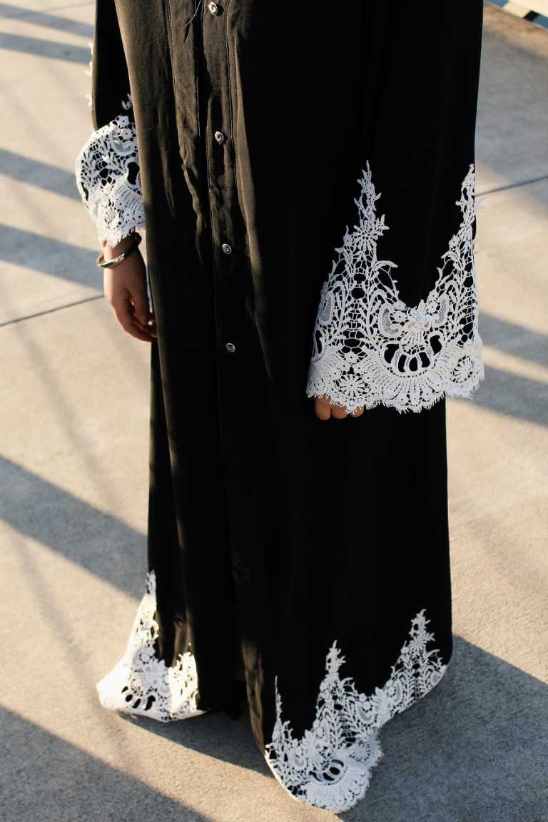 Big Lace Abaya – Black